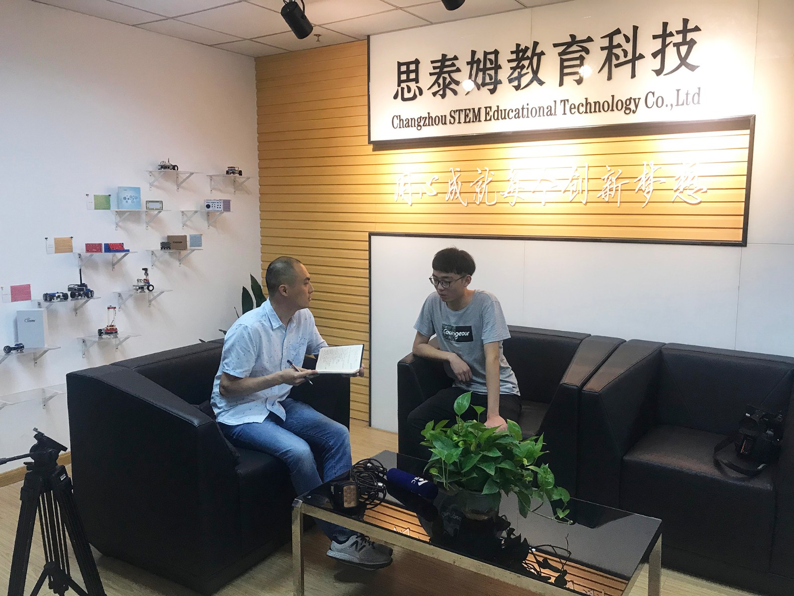 江苏卫视专访思泰姆研发中心
